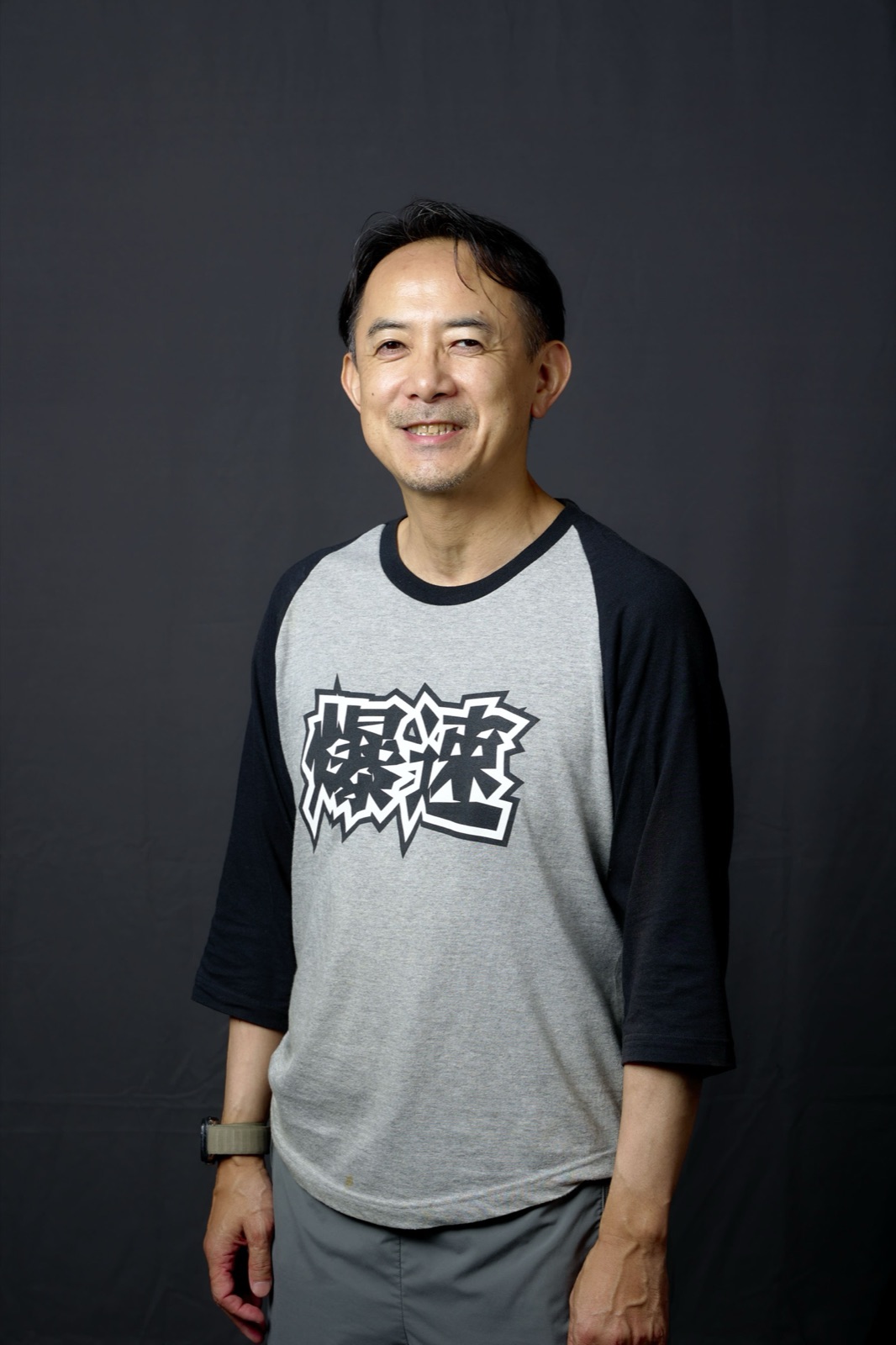 川邊健太郎 プロフィール写真（爆速Tシャツ）
